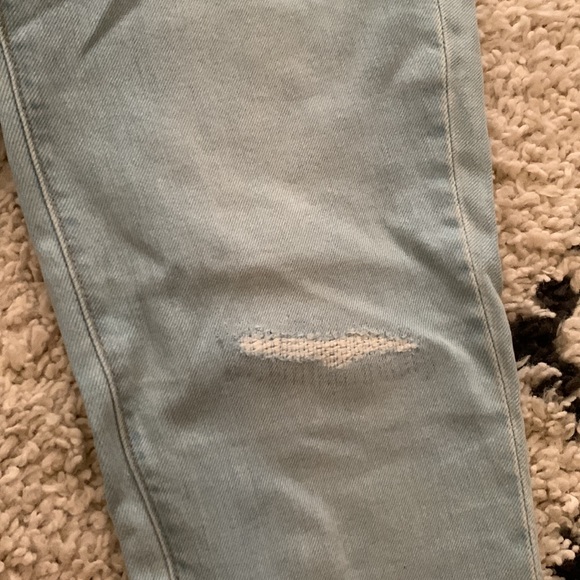 Universal Thread Girlfriend Mom Jeans - Picture 3 of 6